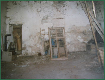 A l'intérieur du Château de Missandre en 1996
